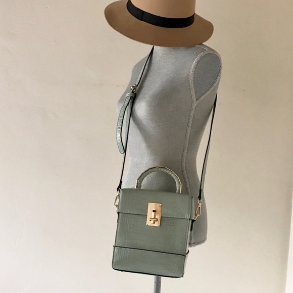 SHOW ME OFF- CLASSY MINT SATCHEL - Picture 4 of 5